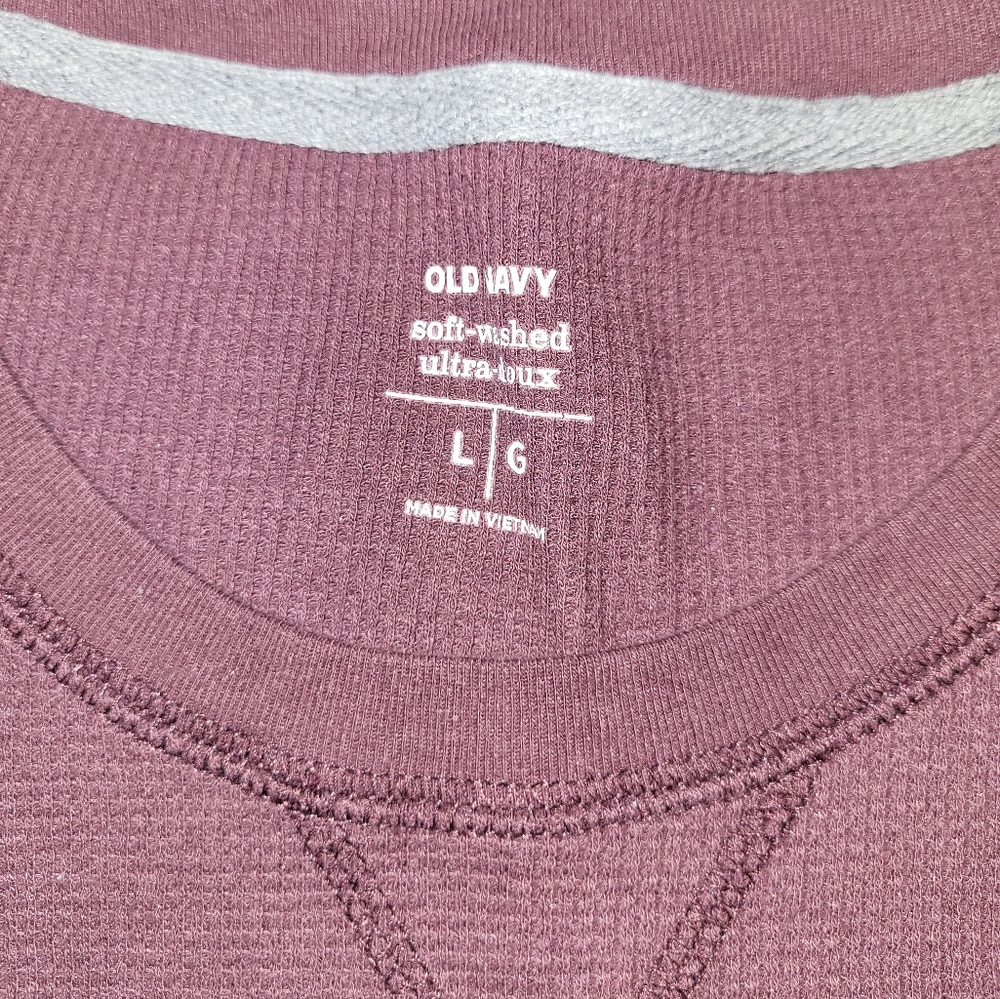 Mens Old Navy long sleeve shirt.